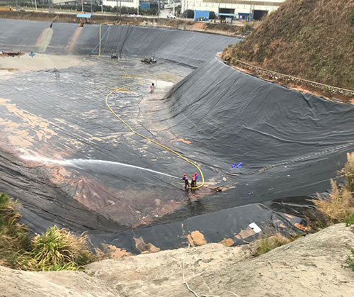 三乡镇废水池清理