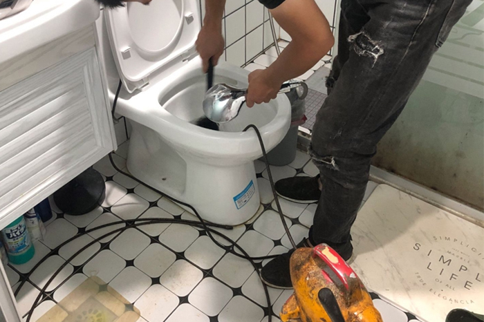 三乡镇马桶堵塞自己疏通还是找师傅？专业上门服务让你省时更省心